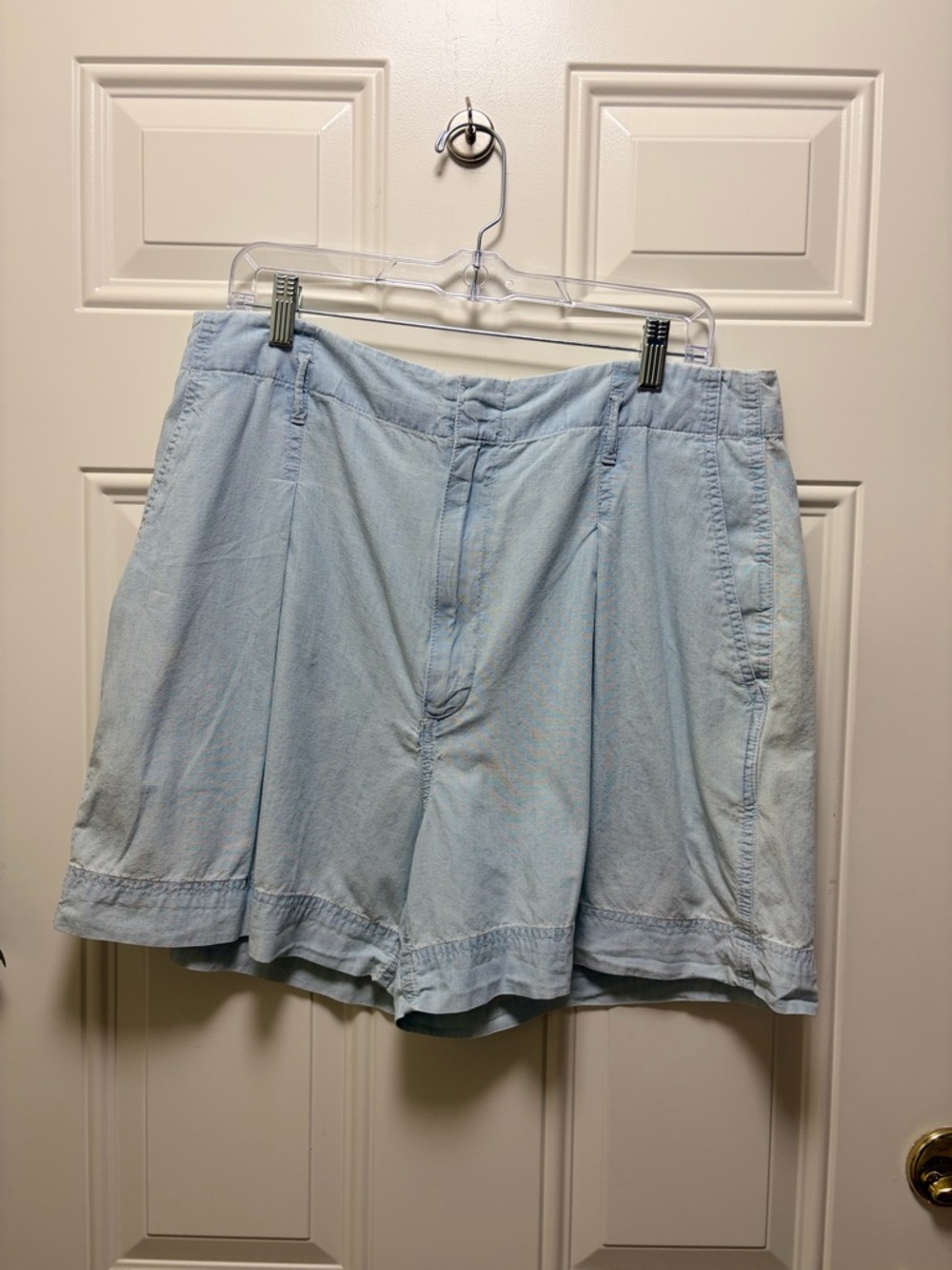 Lauren Ralph Lauren  100% cotton pleated chambray shorts 14 *small Flaw*